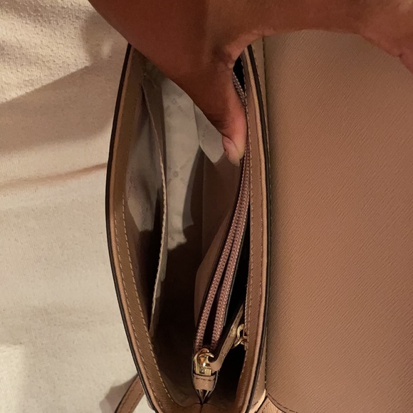 Michael Kors cross body - Picture 7 of 15